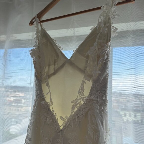 Willowby by Watters Bahati Wedding Dress - Picture 11 of 16